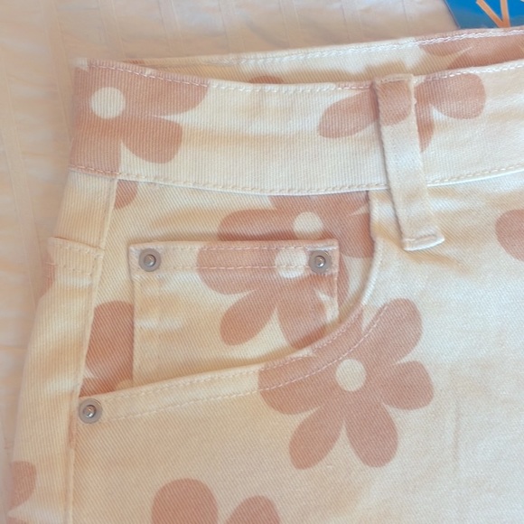 Verge Girl VRG GRL Blush Pink Shorts - Picture 2 of 4